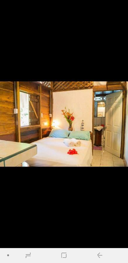 Hostal Cecilia Puerto Viejo de Talamanca Dış mekan fotoğraf