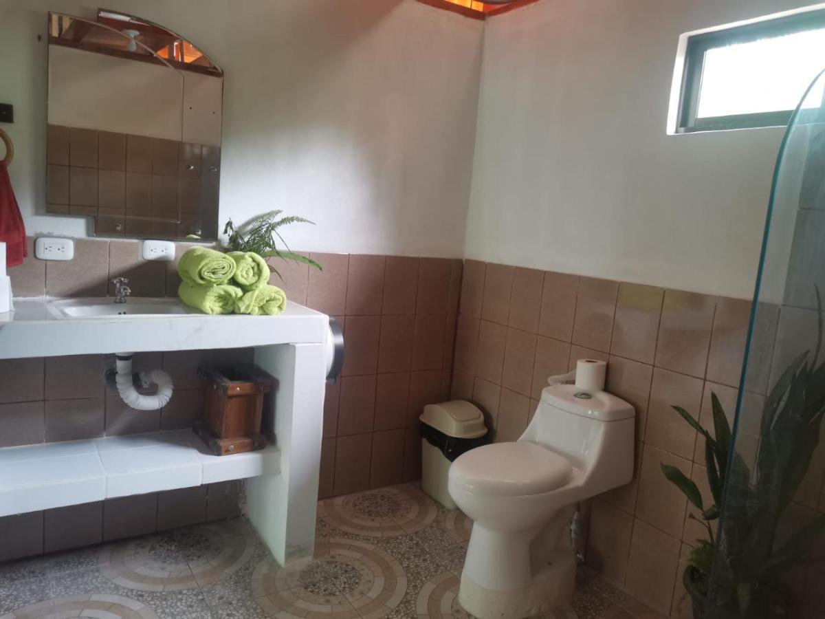 Hostal Cecilia Puerto Viejo de Talamanca Dış mekan fotoğraf