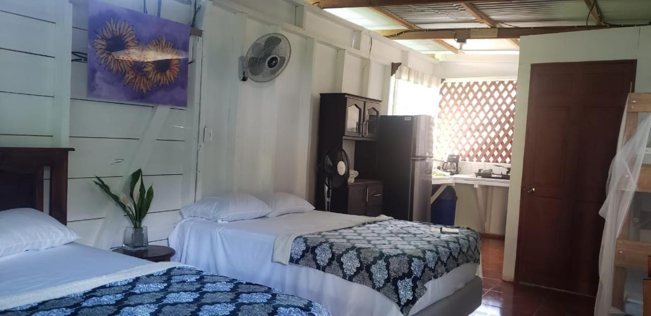 Hostal Cecilia Puerto Viejo de Talamanca Dış mekan fotoğraf