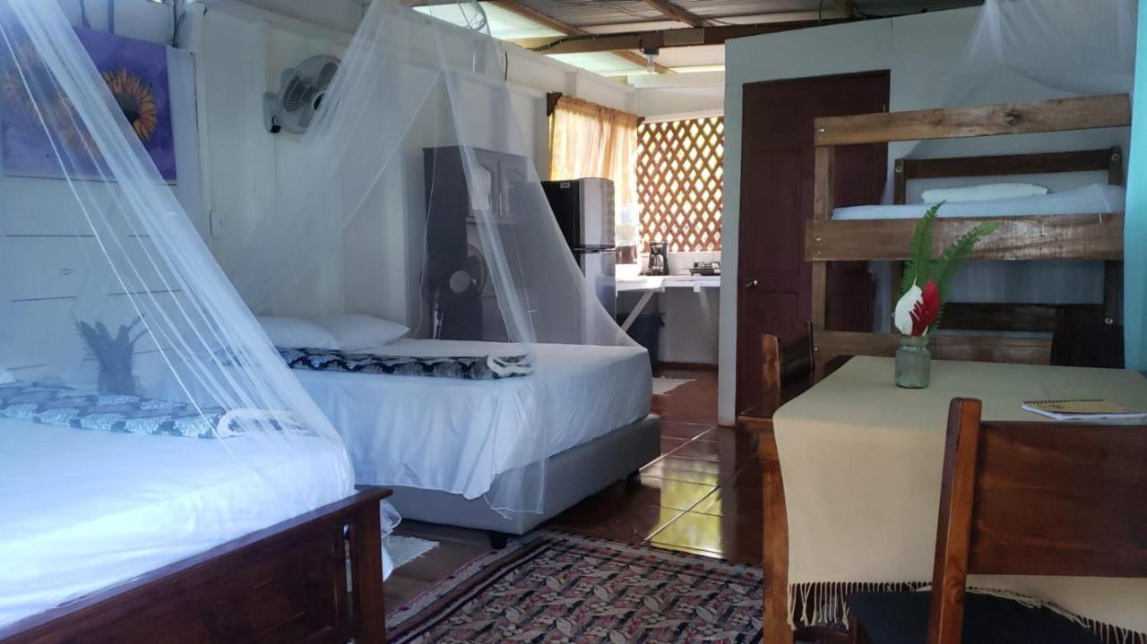 Hostal Cecilia Puerto Viejo de Talamanca Dış mekan fotoğraf