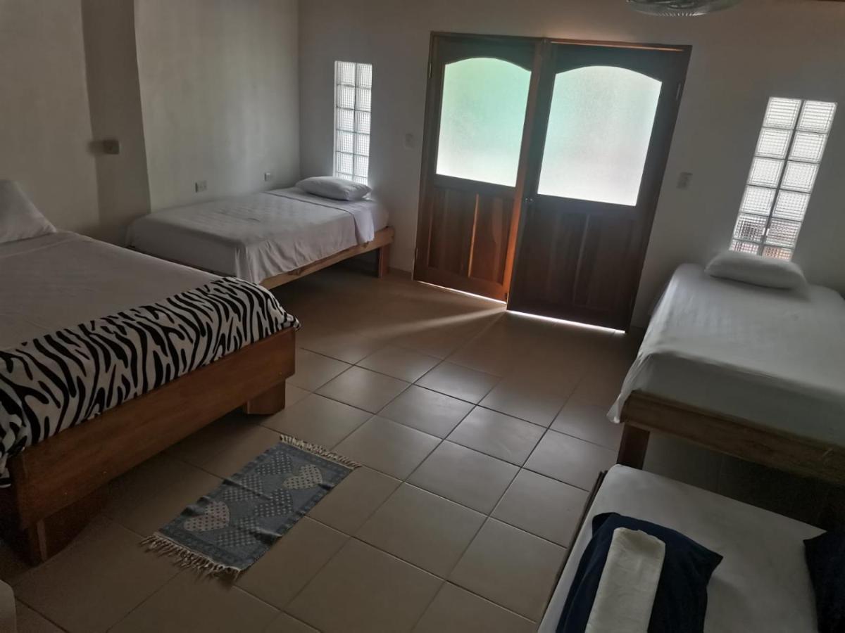 Hostal Cecilia Puerto Viejo de Talamanca Dış mekan fotoğraf