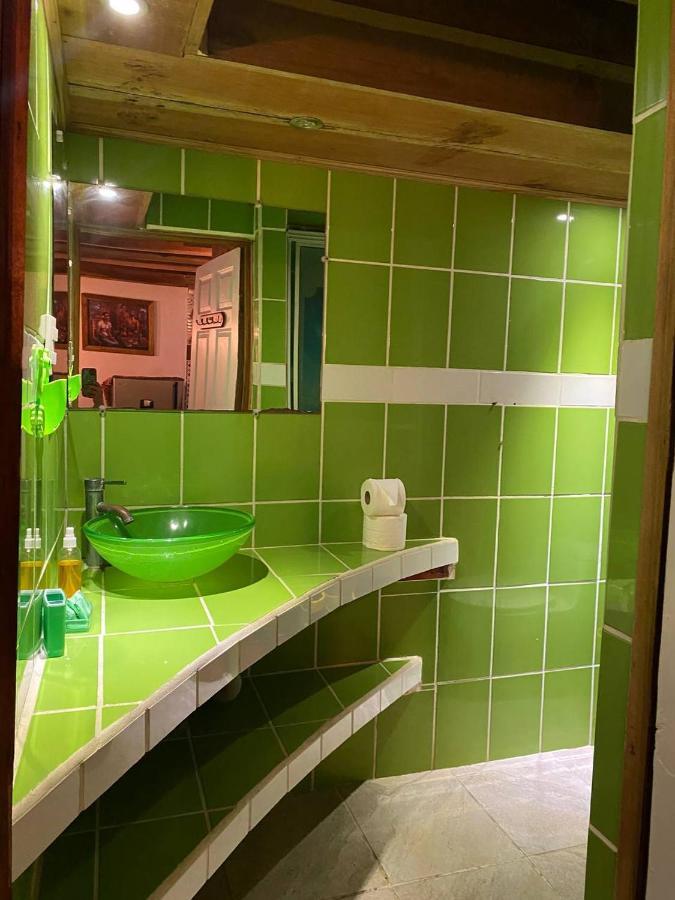 Hostal Cecilia Puerto Viejo de Talamanca Dış mekan fotoğraf