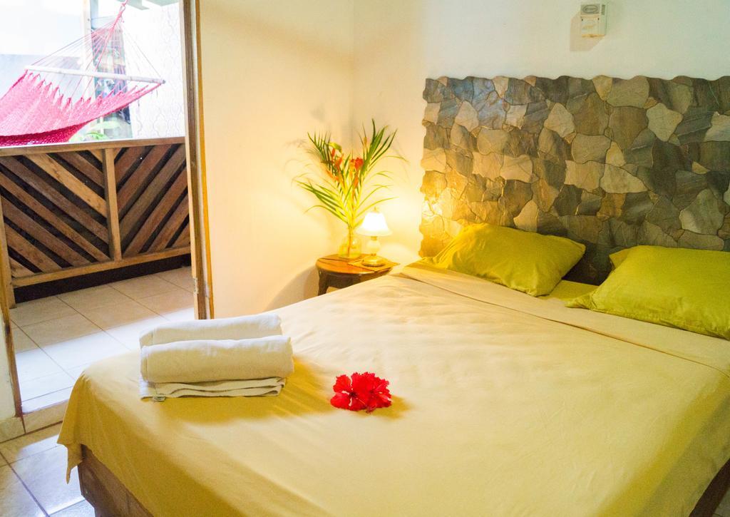 Hostal Cecilia Puerto Viejo de Talamanca Dış mekan fotoğraf