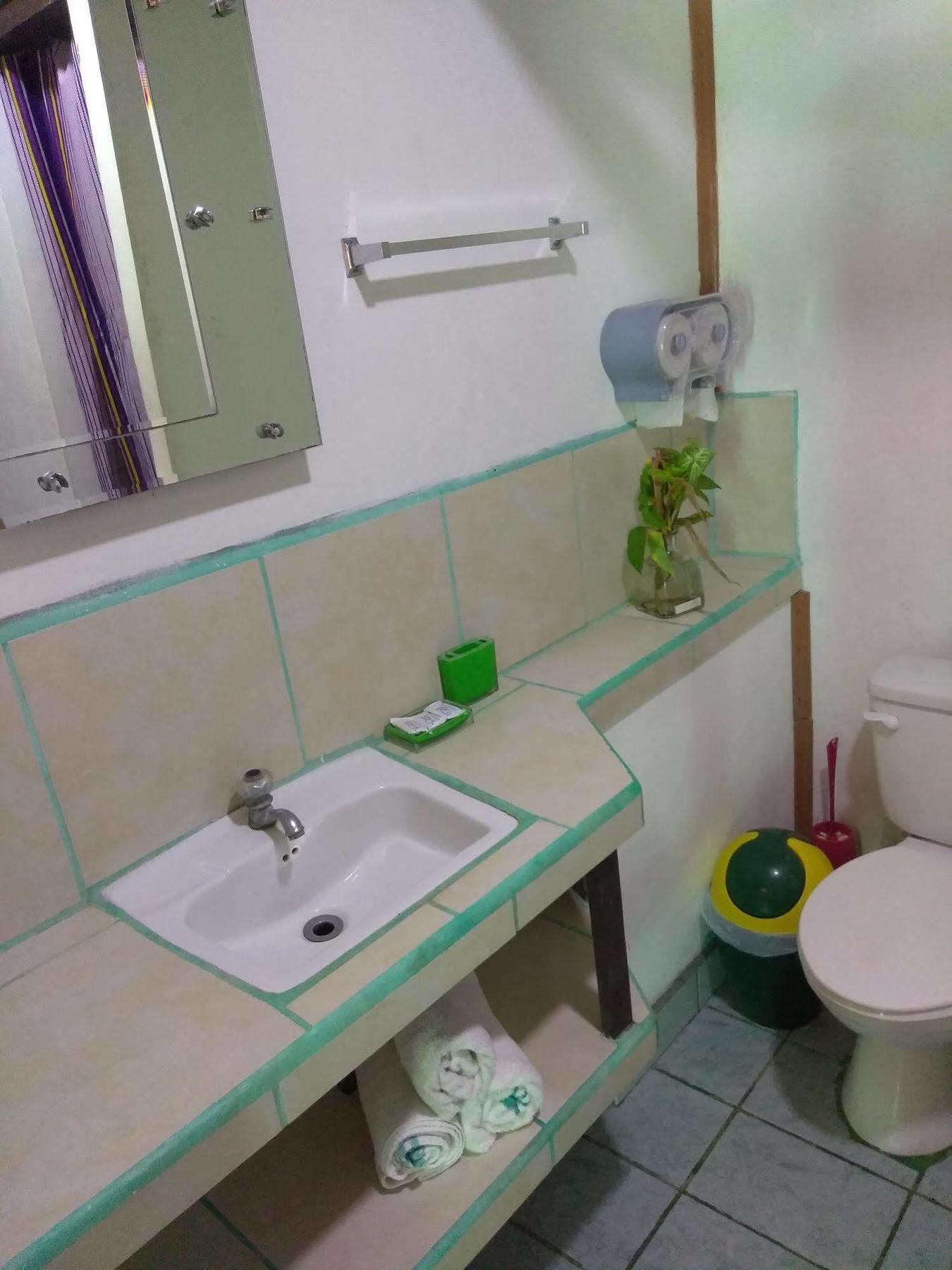 Hostal Cecilia Puerto Viejo de Talamanca Dış mekan fotoğraf