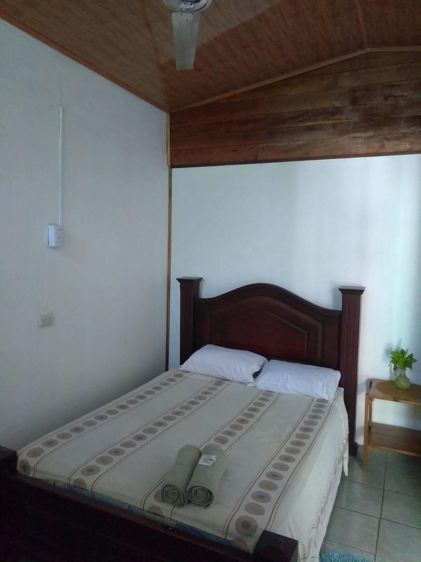Hostal Cecilia Puerto Viejo de Talamanca Dış mekan fotoğraf