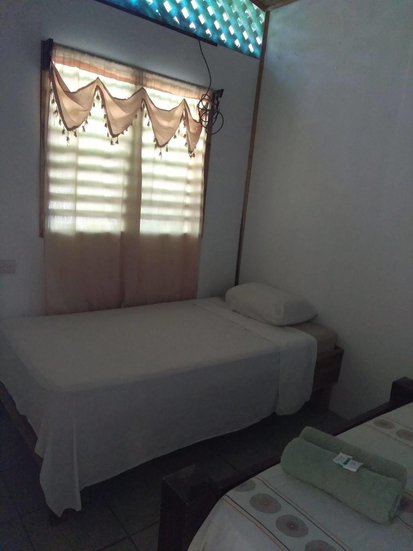 Hostal Cecilia Puerto Viejo de Talamanca Dış mekan fotoğraf