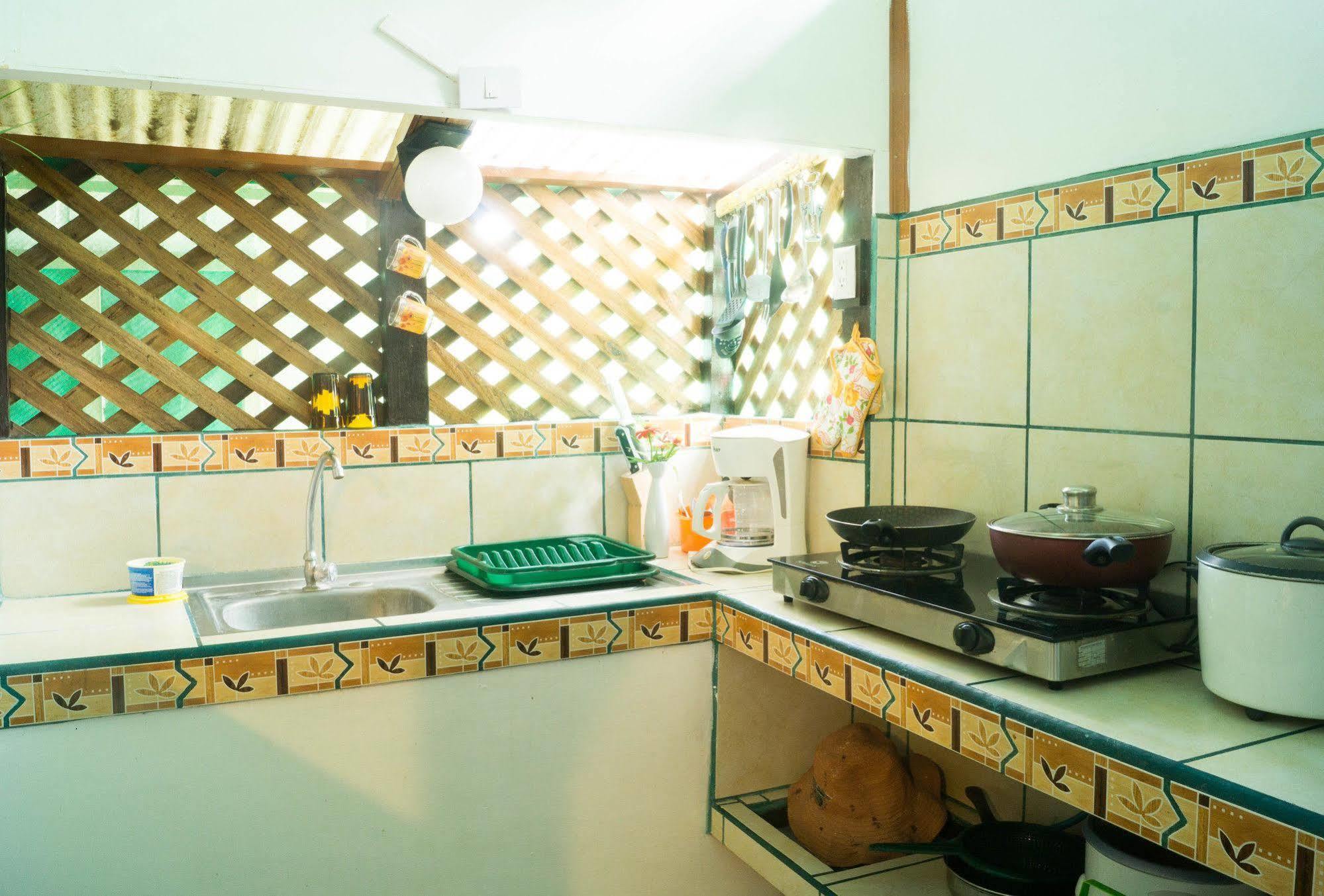 Hostal Cecilia Puerto Viejo de Talamanca Dış mekan fotoğraf