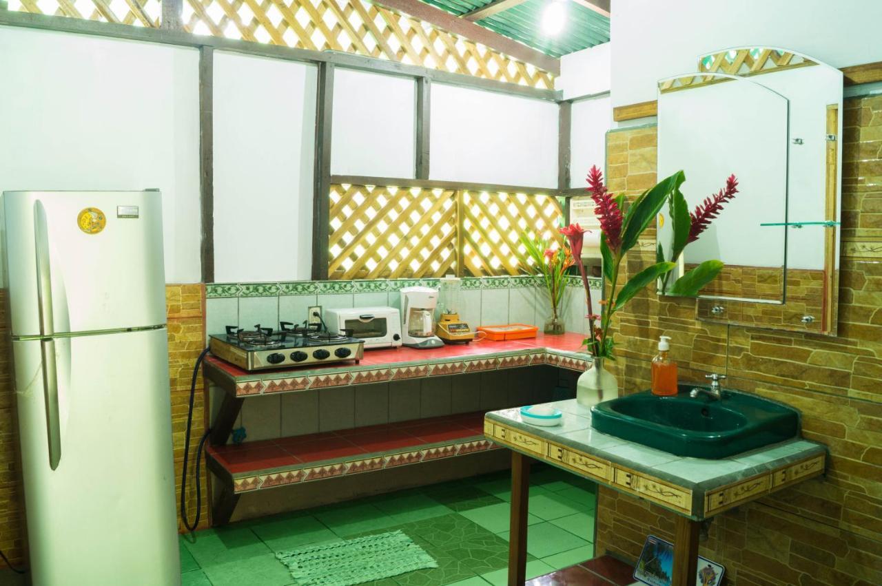 Hostal Cecilia Puerto Viejo de Talamanca Dış mekan fotoğraf
