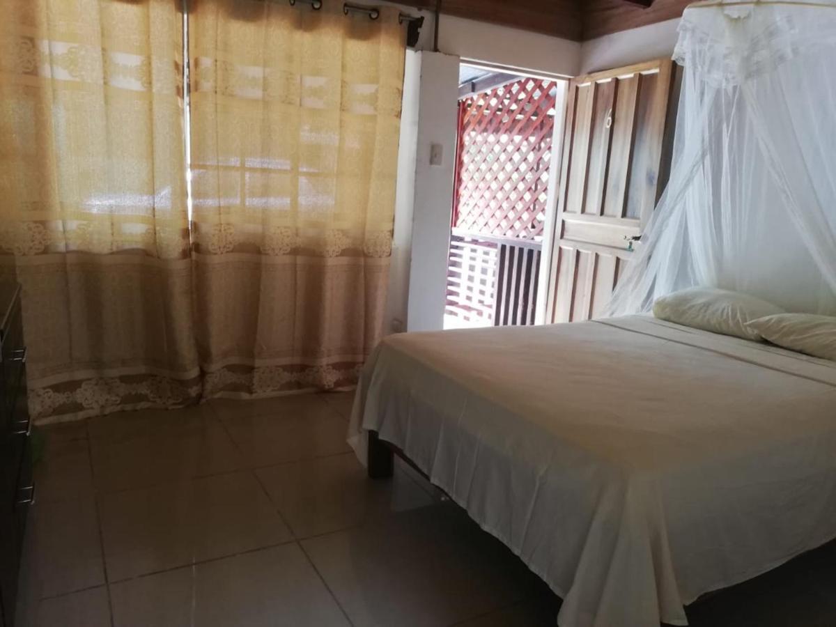 Hostal Cecilia Puerto Viejo de Talamanca Dış mekan fotoğraf